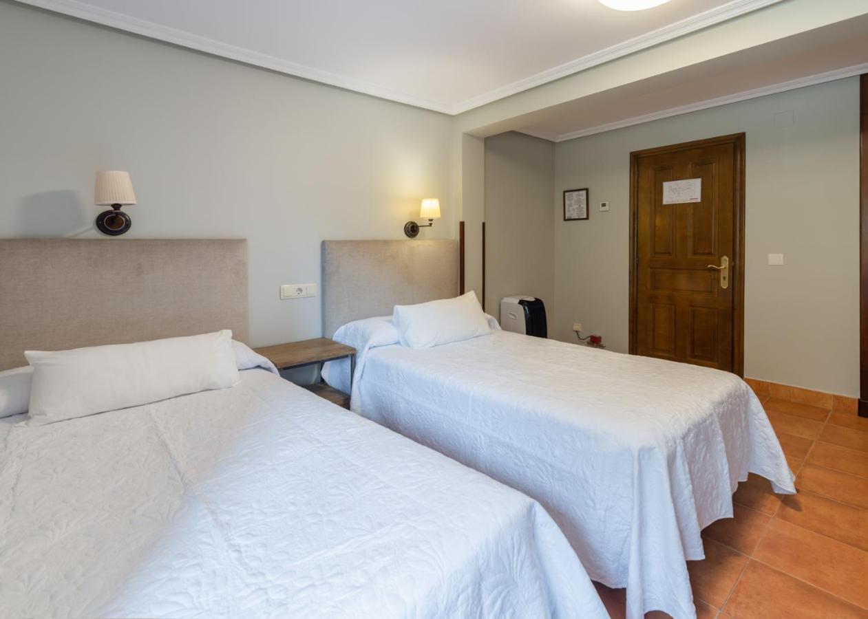 Logis Hotel Restaurante La Casa De Juansabeli Аренас-де-Кабралес Экстерьер фото