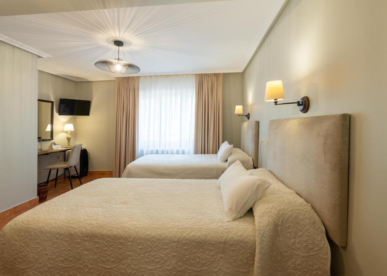Logis Hotel Restaurante La Casa De Juansabeli Аренас-де-Кабралес Экстерьер фото