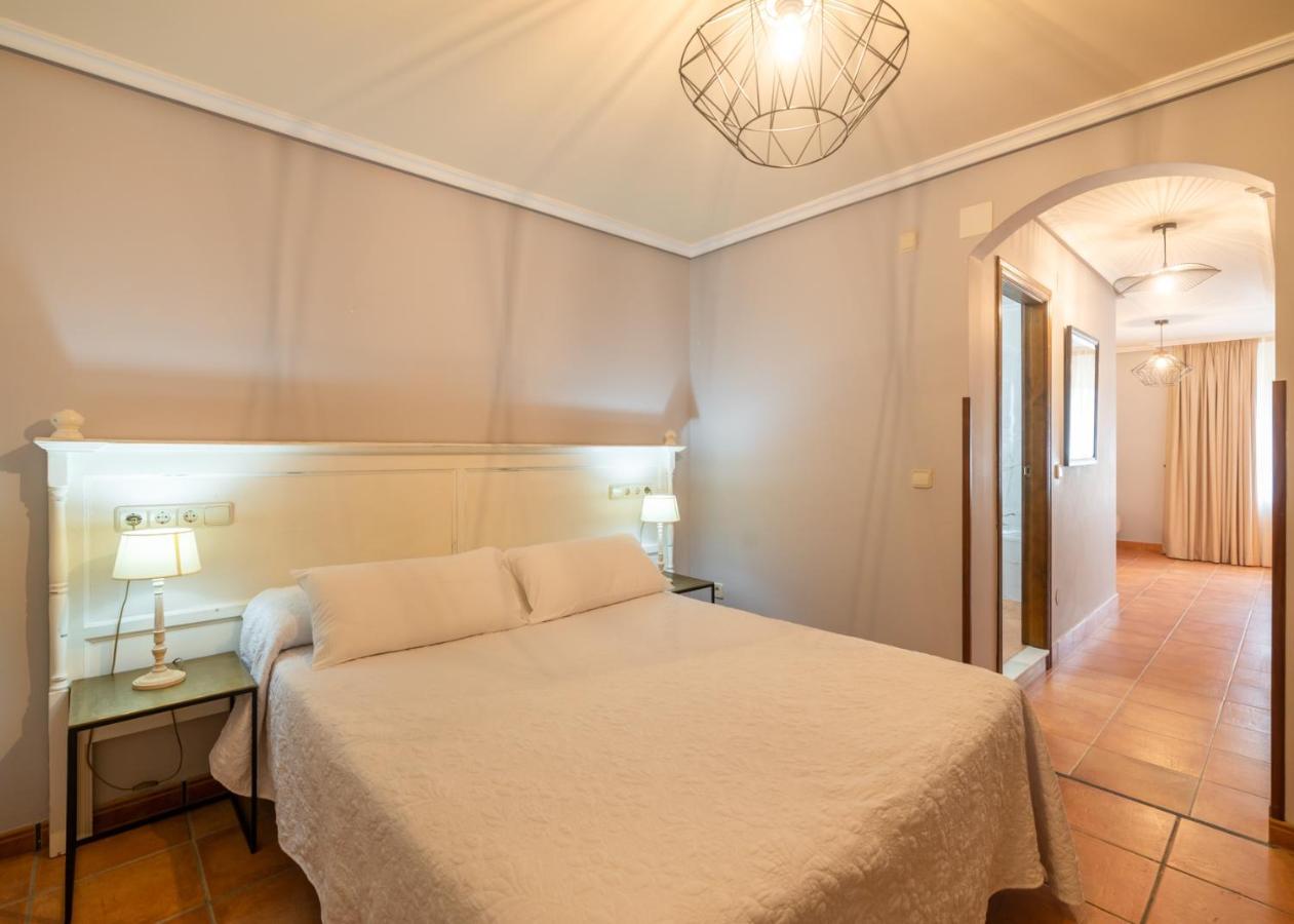 Logis Hotel Restaurante La Casa De Juansabeli Аренас-де-Кабралес Экстерьер фото
