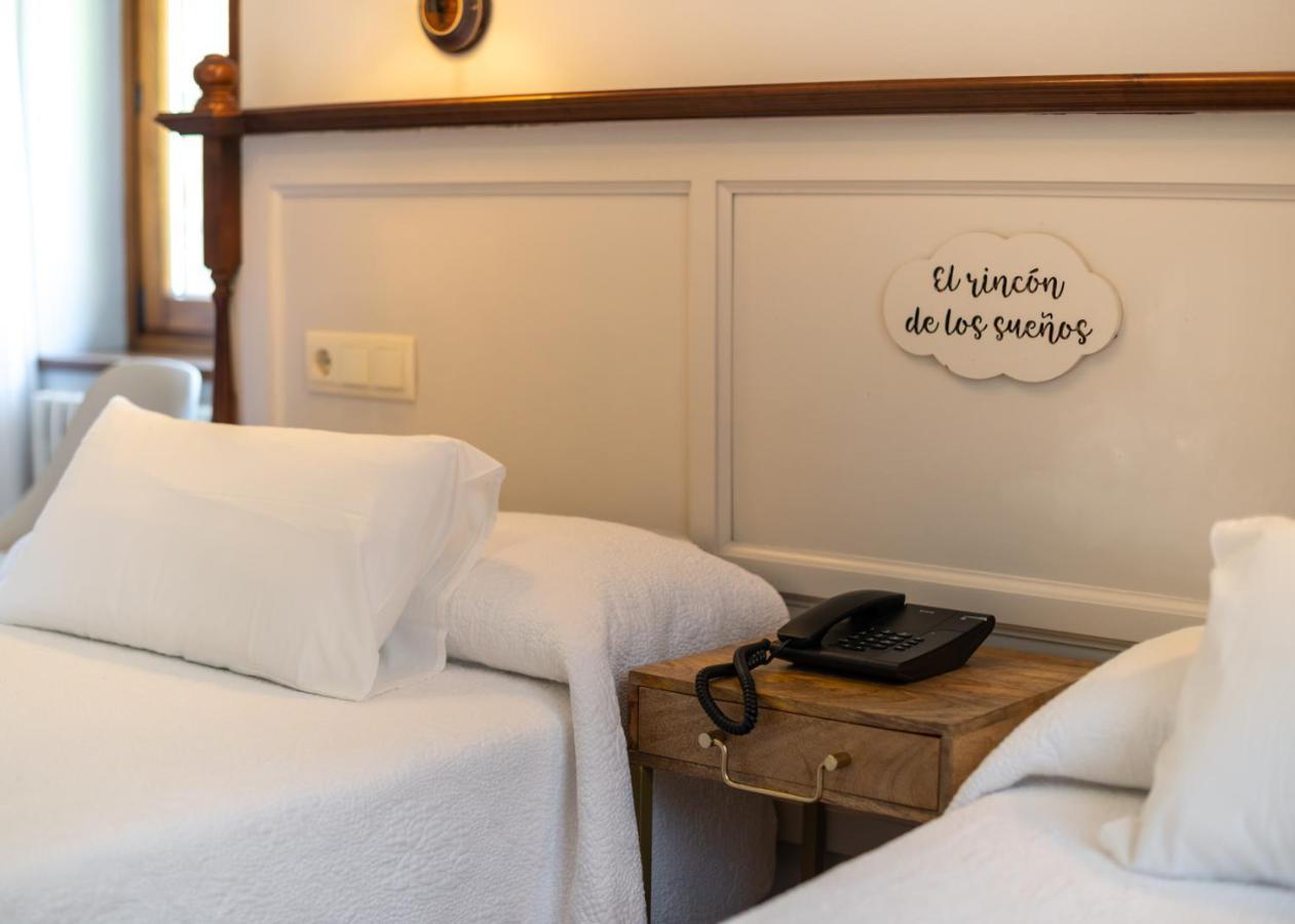 Logis Hotel Restaurante La Casa De Juansabeli Аренас-де-Кабралес Экстерьер фото