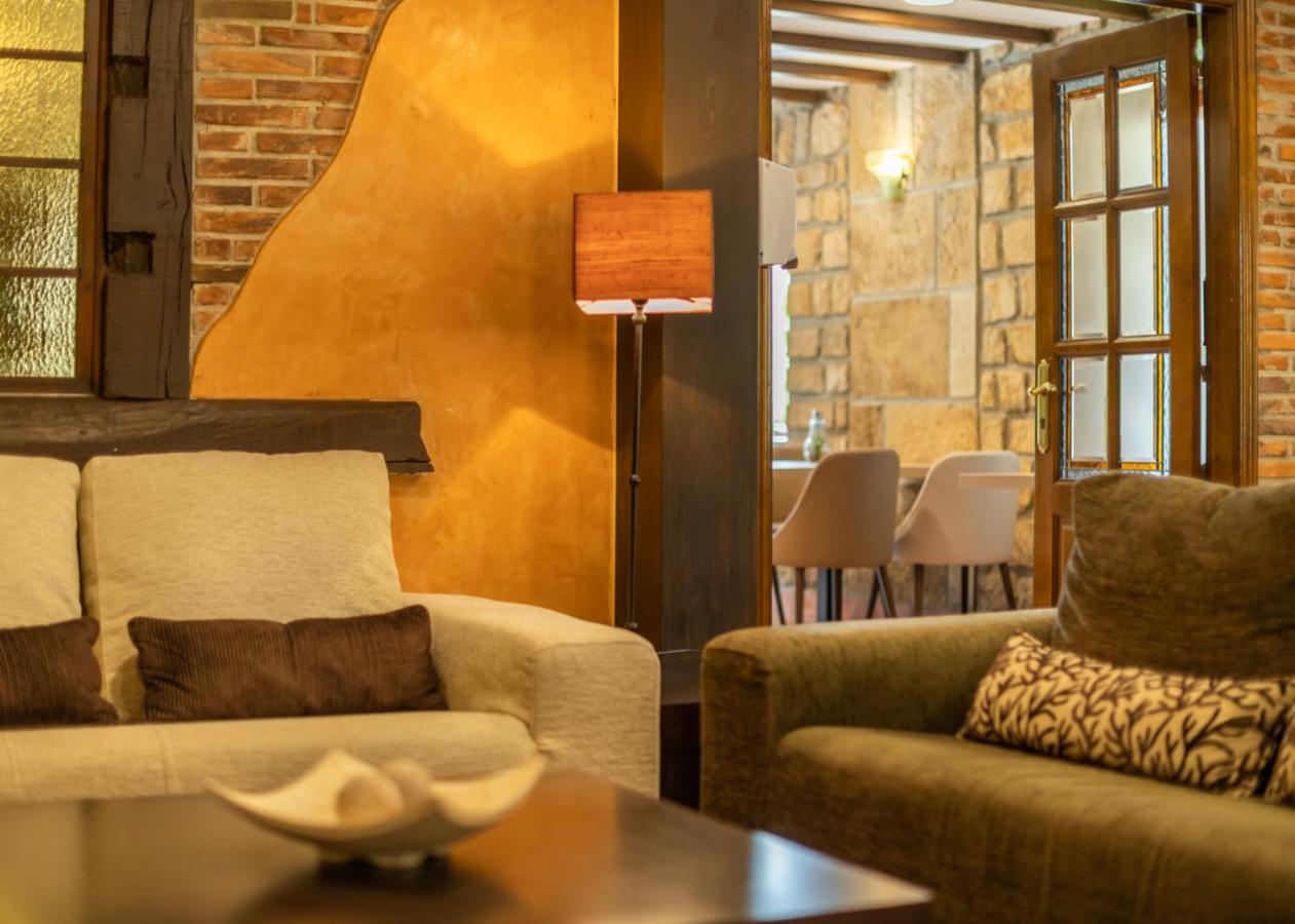 Logis Hotel Restaurante La Casa De Juansabeli Аренас-де-Кабралес Экстерьер фото